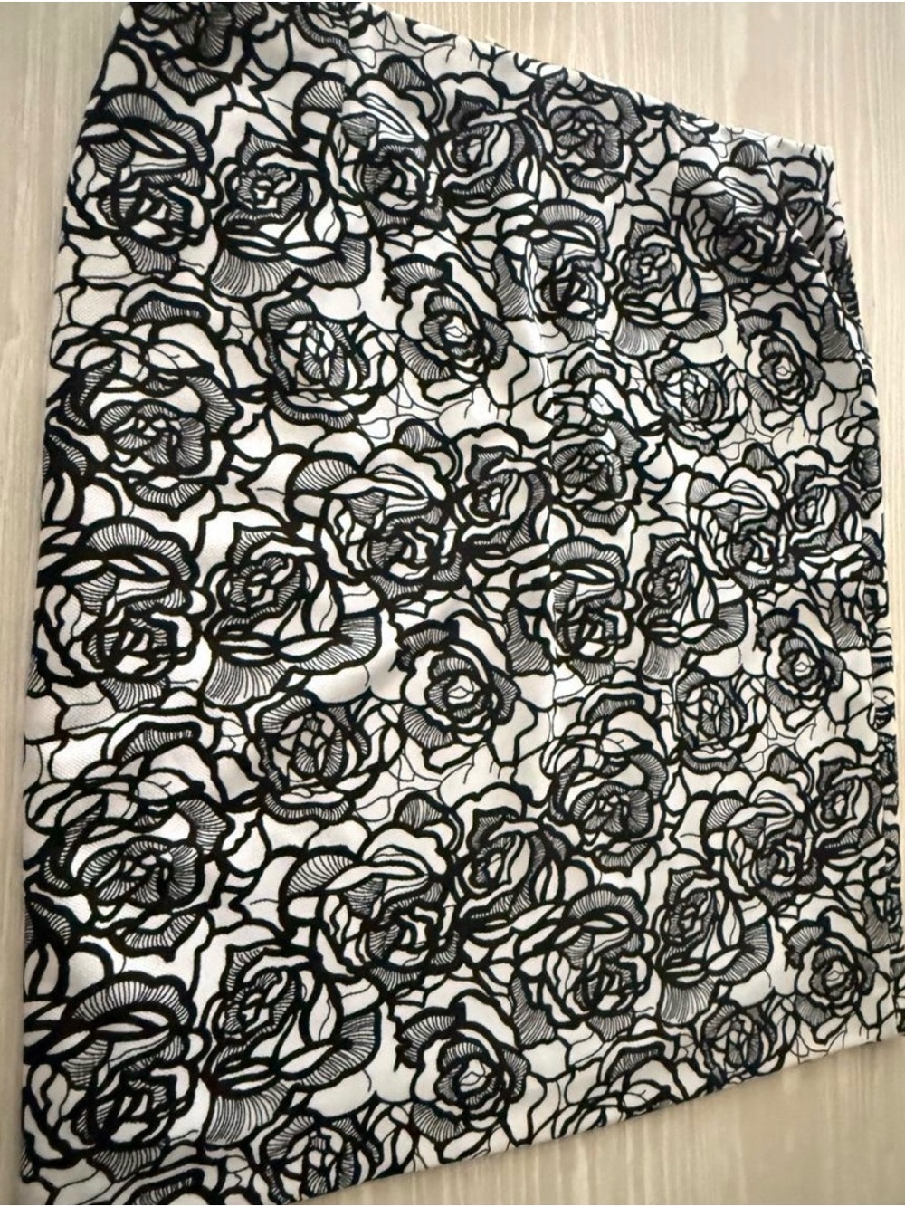 Jones Studio Black and White Floral Lace-Style Pencil Skirt